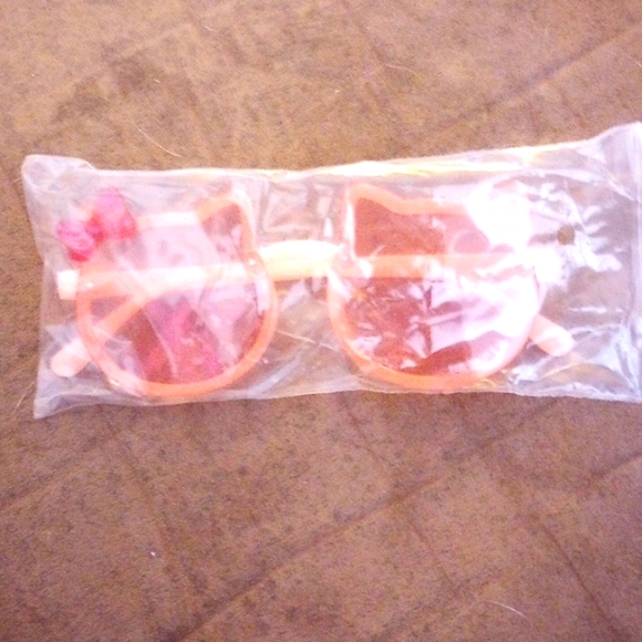 Hello Kitty sunglasses. Small. New in package. - Picture 3 of 3